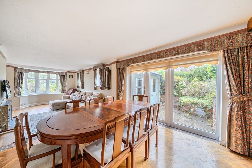 Property photo 2 of 16 8-6A98285572d5d-1...