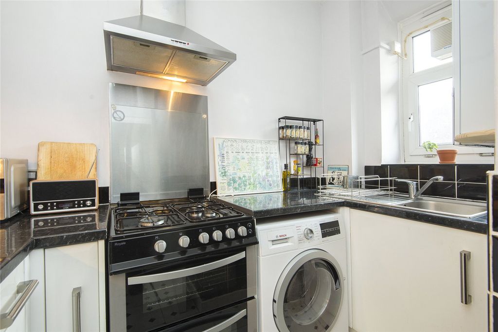 Property photo 3 of 7 Kitchen