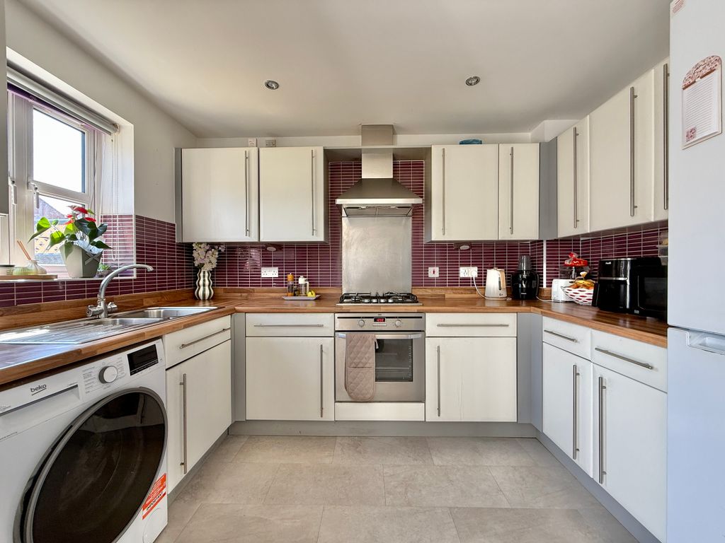 Property photo 2 of 16 Kitchen