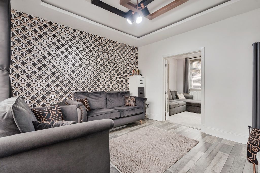 Property photo 3 of 17 Photo