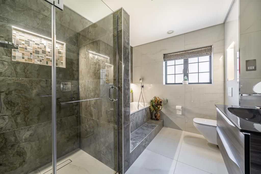 Property photo 3 of 22 Bathroom