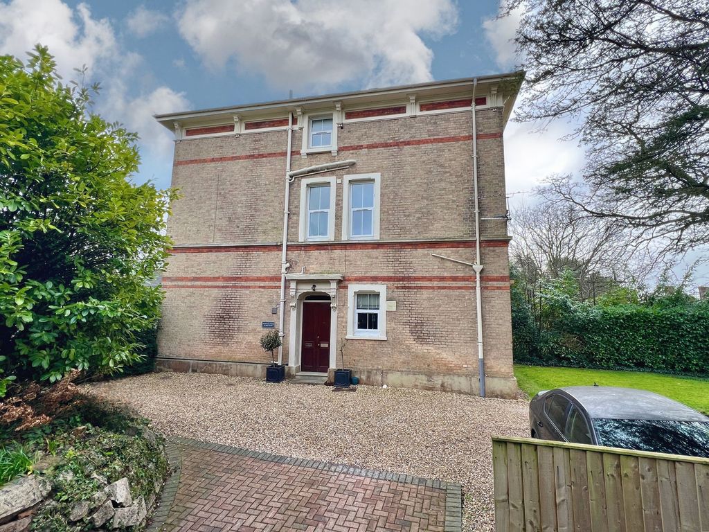 Property photo 2 of 17