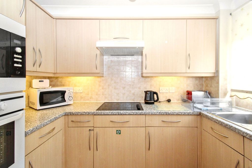 Property photo 3 of 8 Kitchen