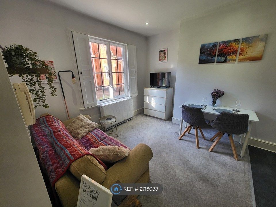 Property photo 2 of 10 Lounge/ Dining Area