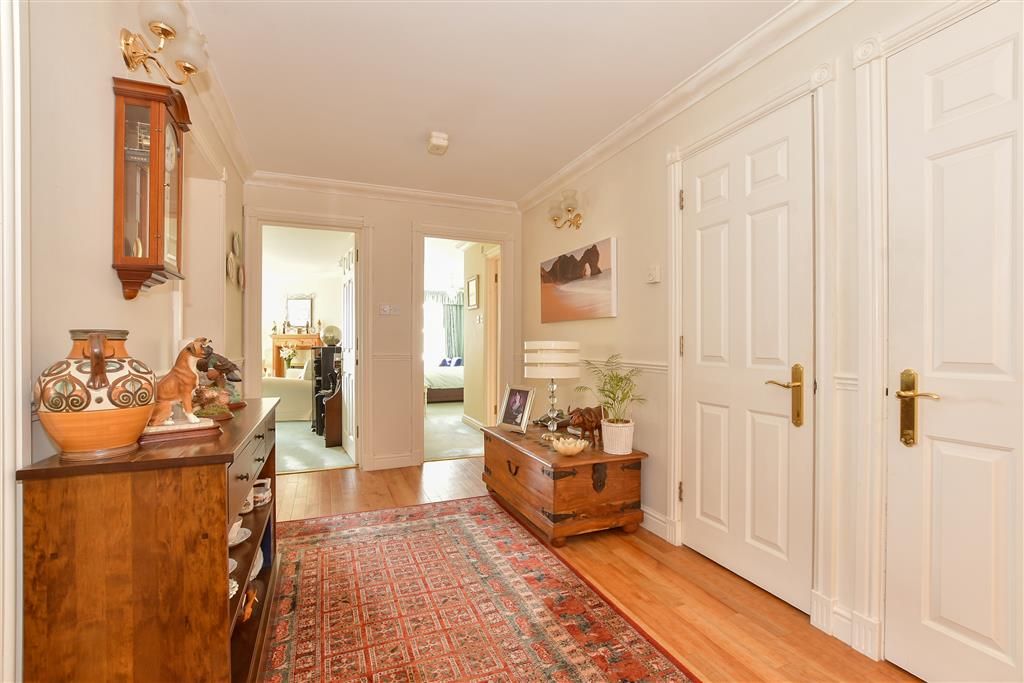 Property photo 3 of 14 Hallway