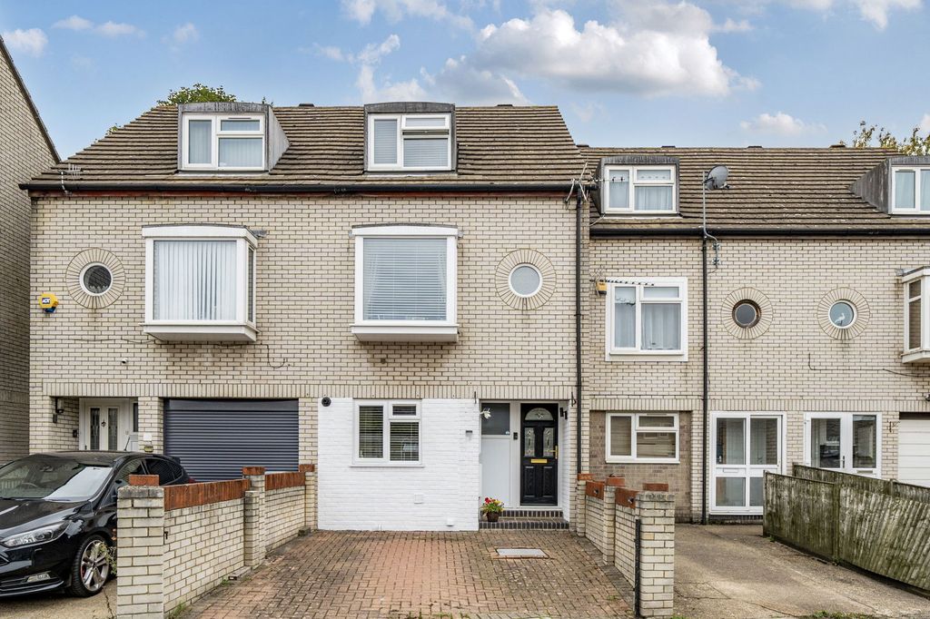 Property photo 3 of 25