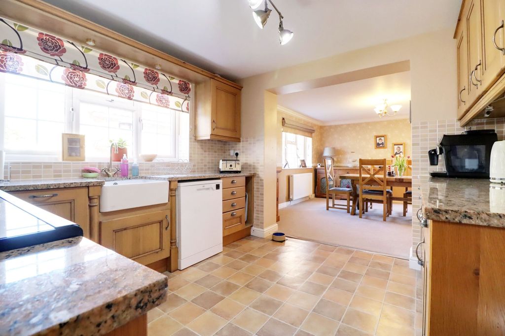 Property photo 3 of 33