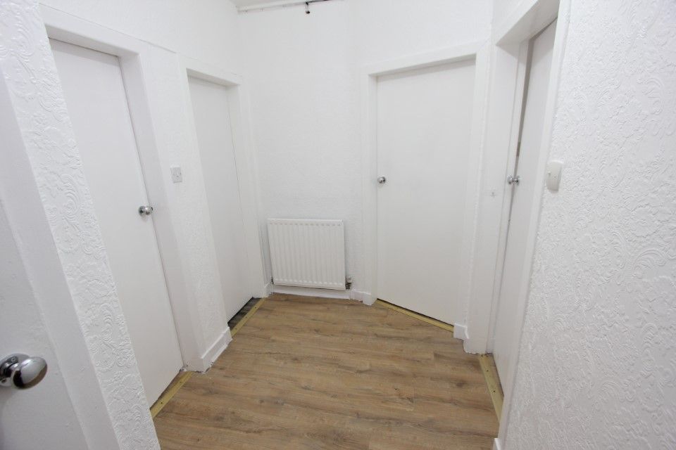 Property photo 2 of 10 Hallway