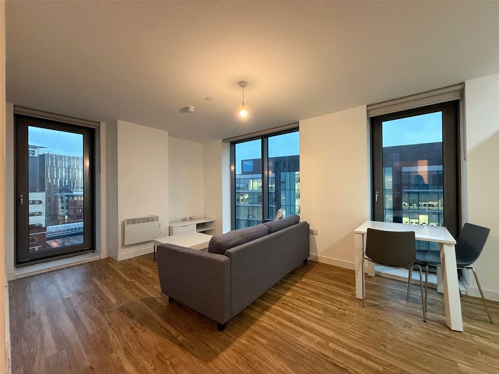 Property photo 1 of 12 Lounge