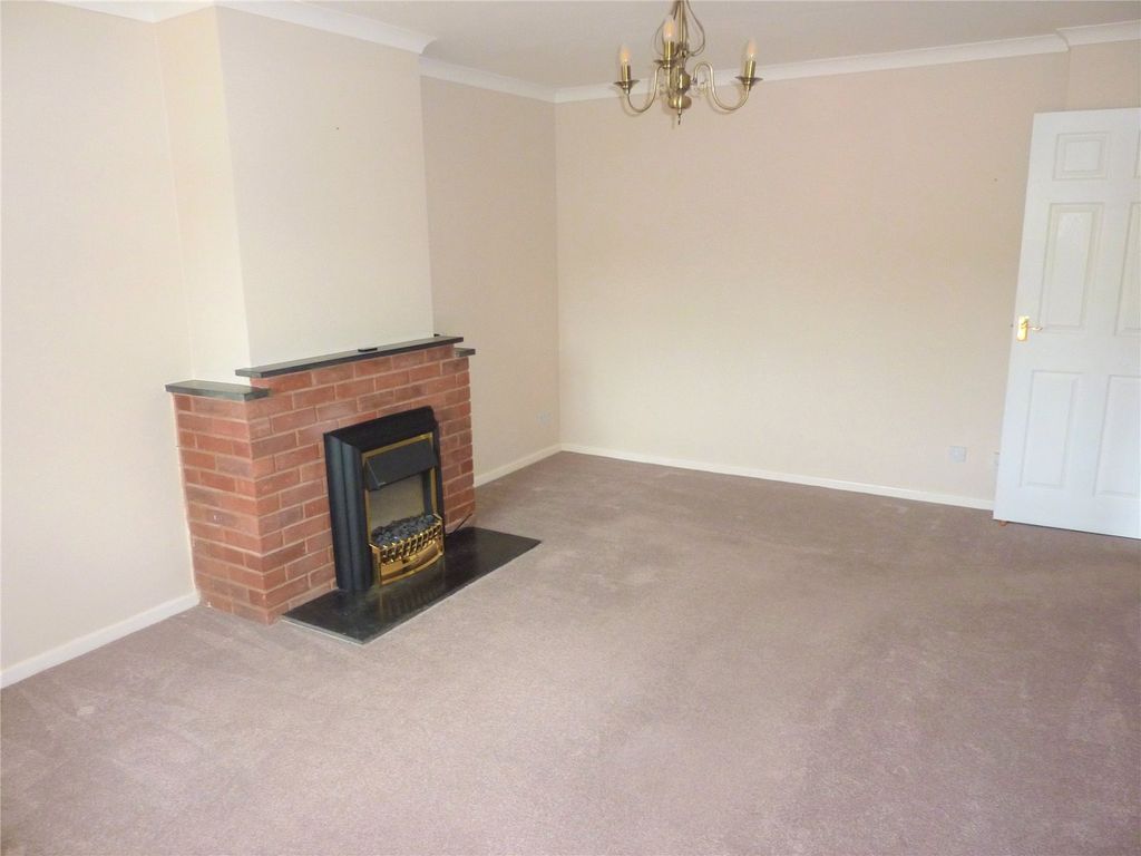 Property photo 3 of 7 Living Room