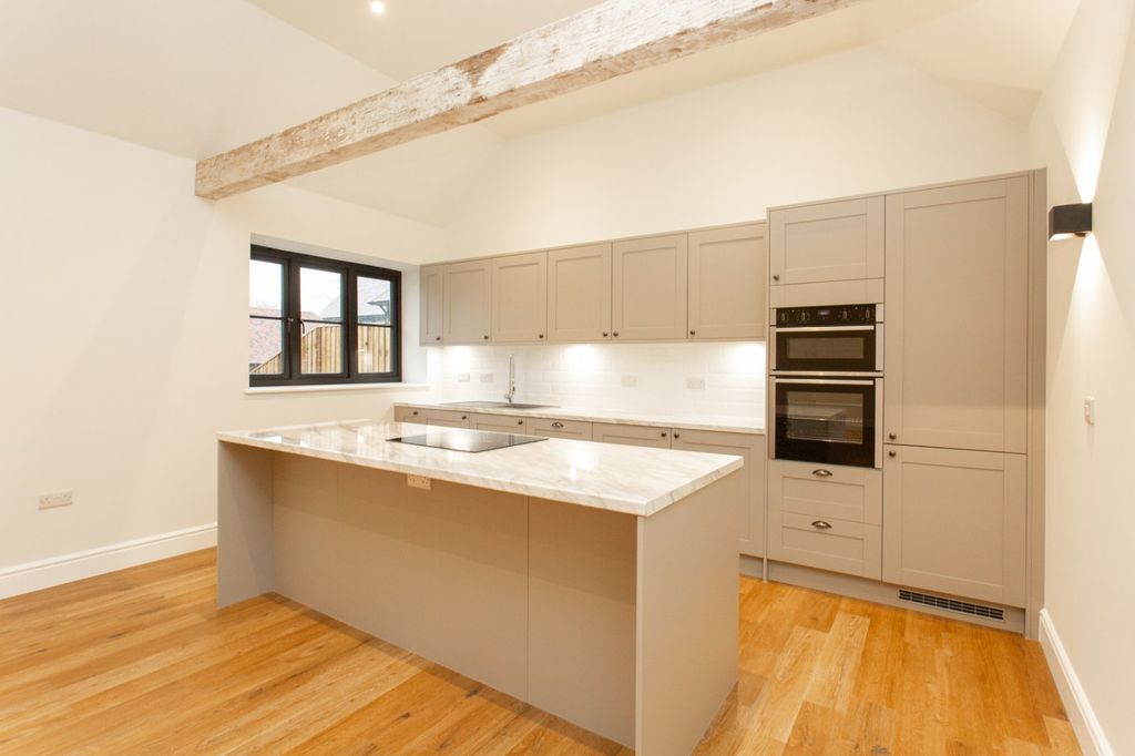 Property photo 3 of 13 Picture 3