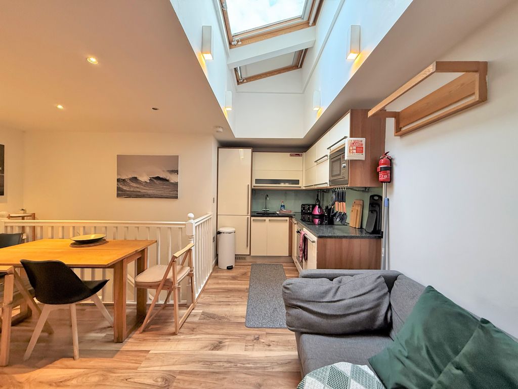 Property photo 3 of 11 3