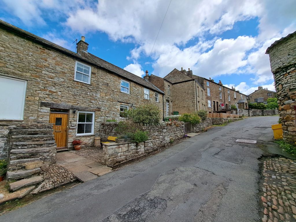 Property photo 2 of 38