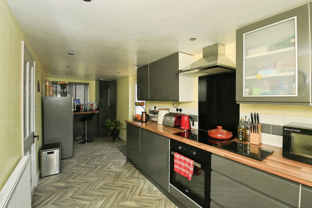 Property photo 2 of 17