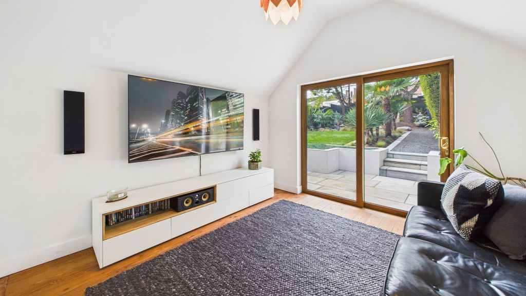 Property photo 3 of 38 46994511