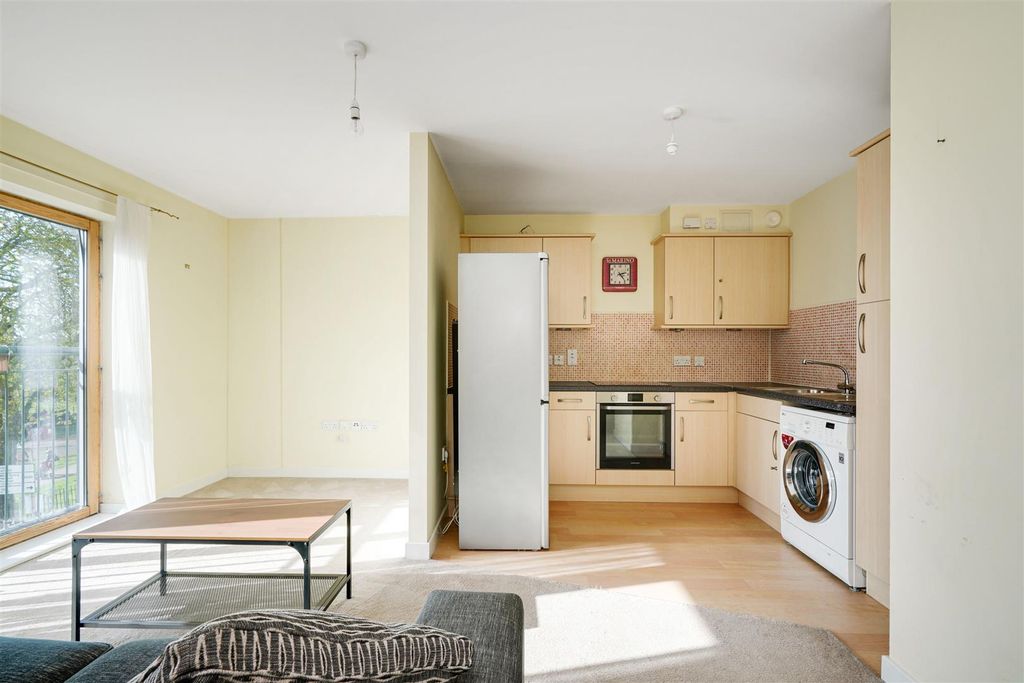 Property photo 3 of 9