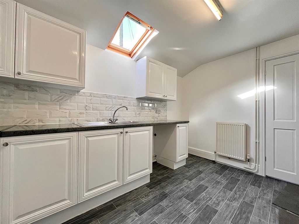 Property photo 2 of 11 Kitchen