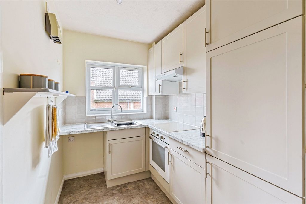 Property photo 3 of 14 Kitchen