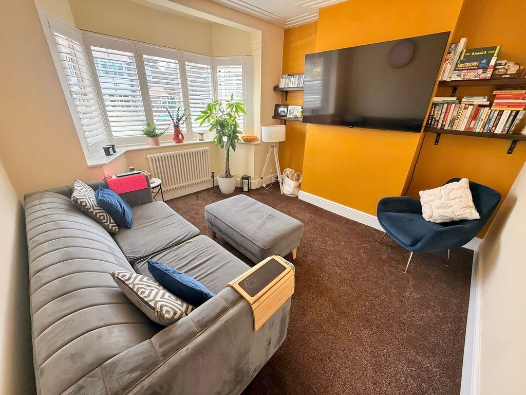 Property photo 2 of 11 Living Room