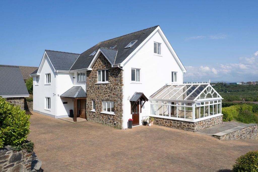 Property photo 1 of 46