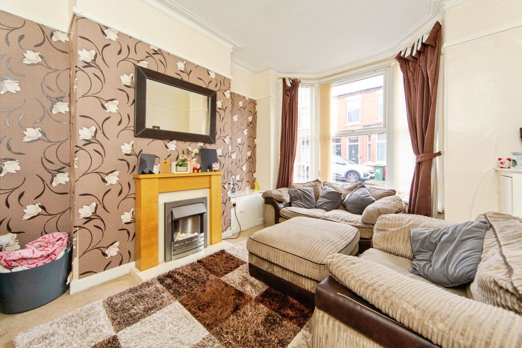 Property photo 2 of 15 Lounge