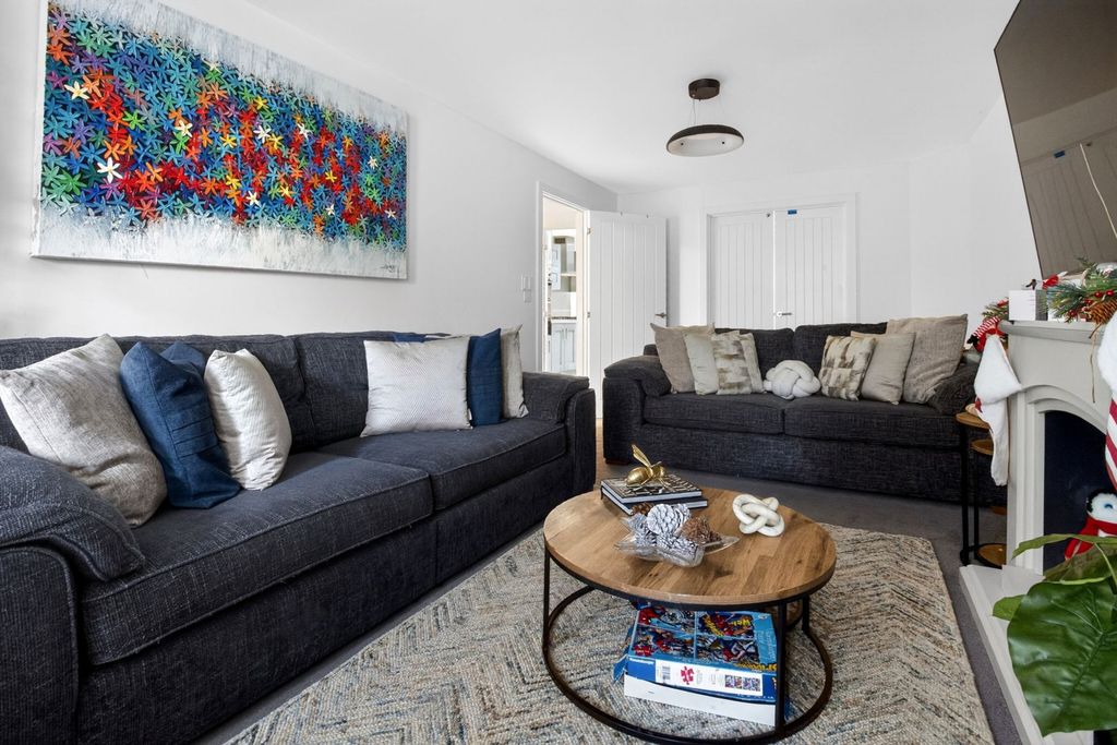 Property photo 3 of 24