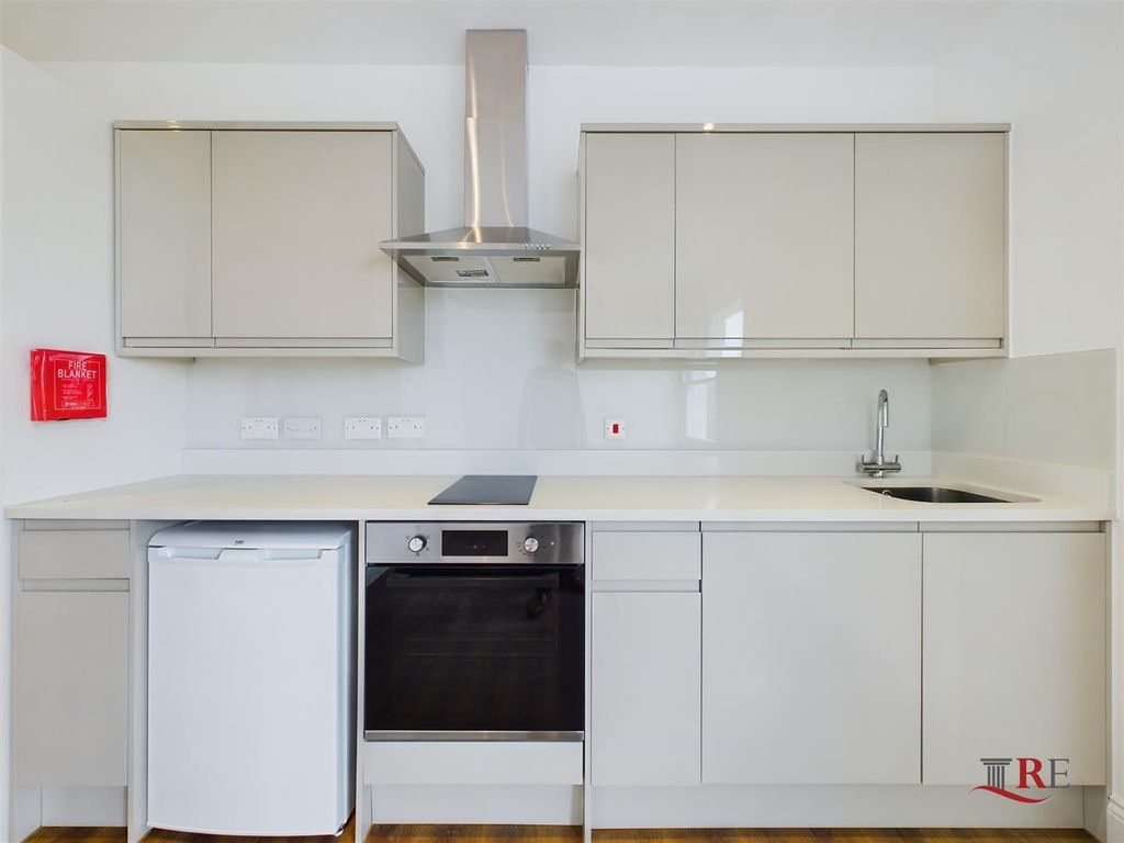 Property photo 3 of 7 Kitchen