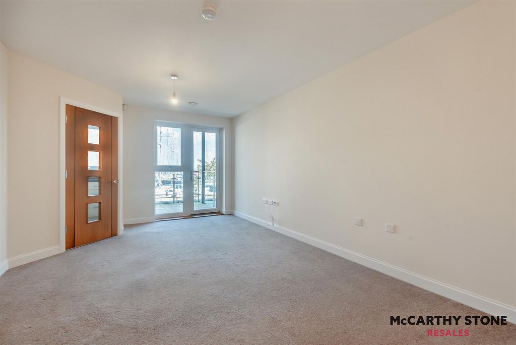 Property photo 2 of 37 8606935-Interior12-800.Jpg