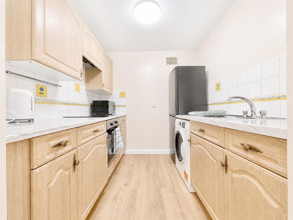 Property photo 1 of 9 Kitchen