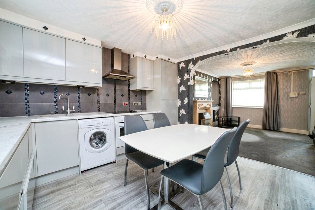 Property photo 2 of 16 Kitchen Dining