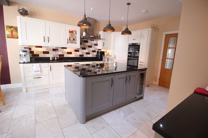 Property photo 2 of 33 Photo 25