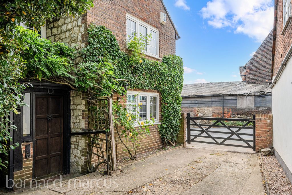 Property photo 2 of 27