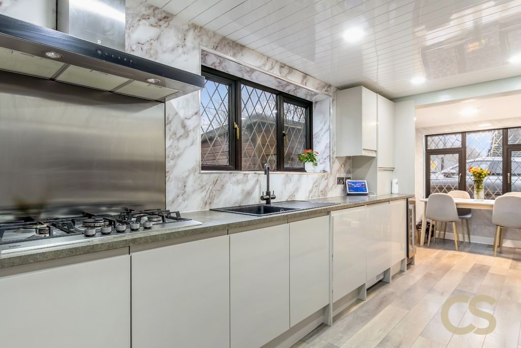 Property photo 2 of 19 4633864