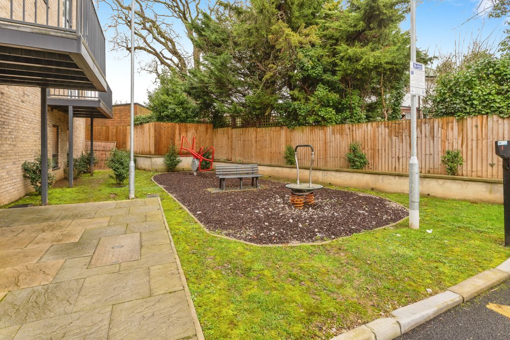 Property photo 1 of 15 Communal Gardens