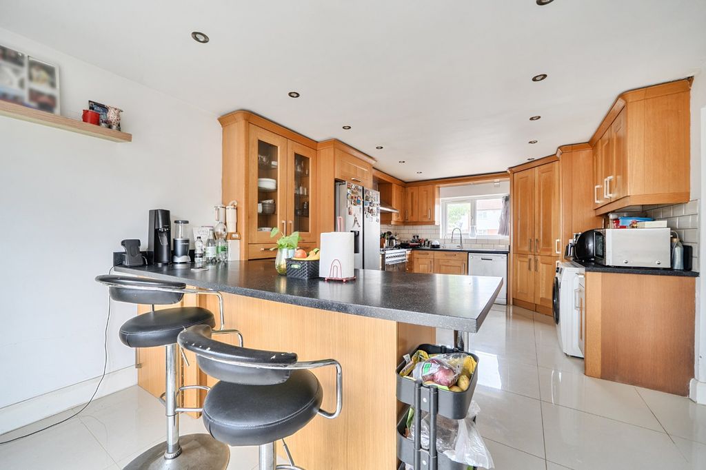 Property photo 2 of 20 Kitchen