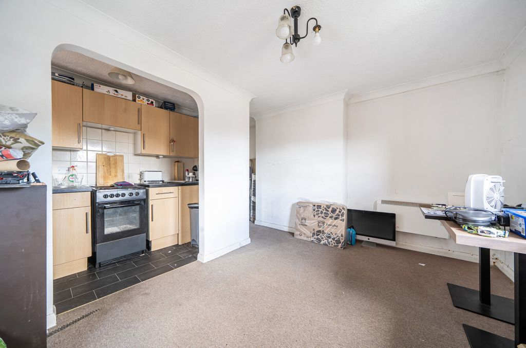 Property photo 3 of 6 1431921-18-69Ca9B...