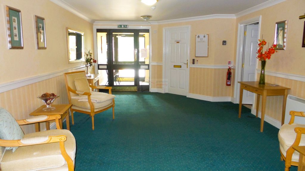 Property photo 2 of 18 Entrance Hallway