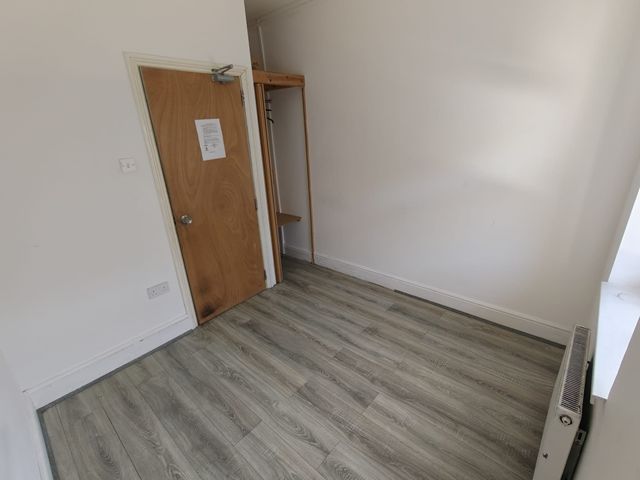 4 bed shared accommodation to rentAshburnham Road, Bedford MK40 photo 5