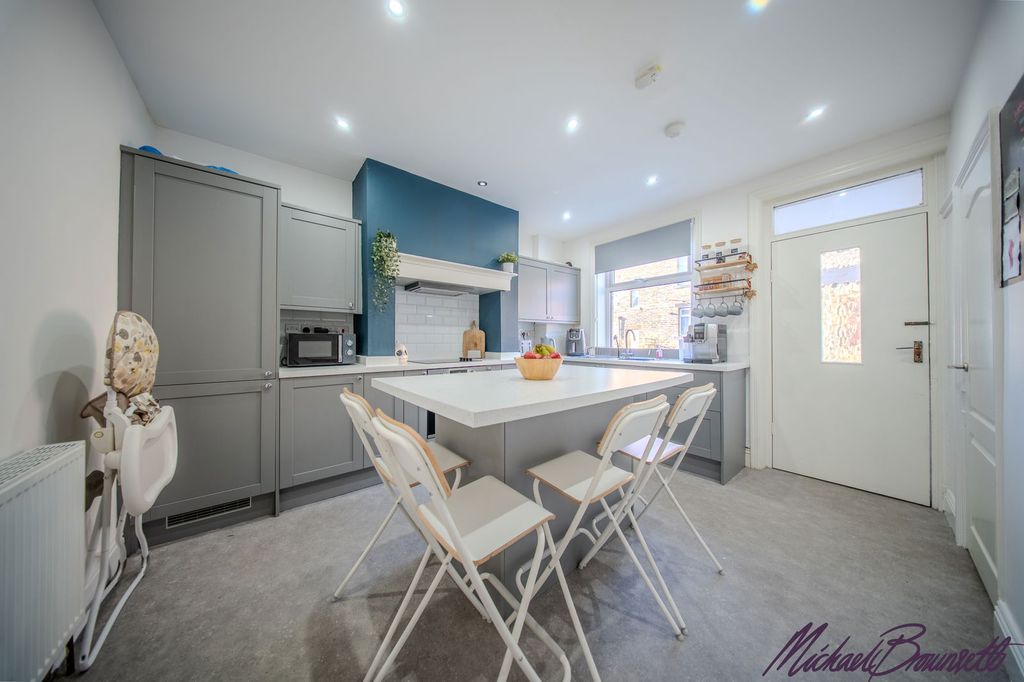 Property photo 3 of 26