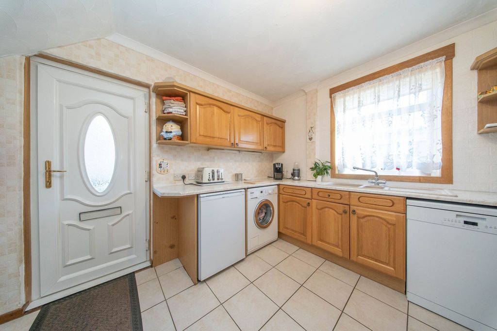 Property photo 3 of 51 Kitchen