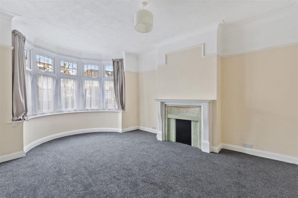 Property photo 2 of 10 Arundel Avenue - 48 (2).Jpg