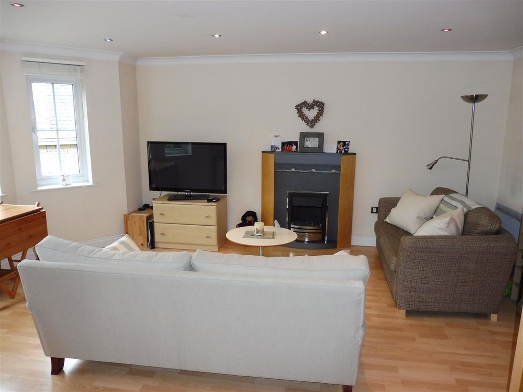 Property photo 2 of 9