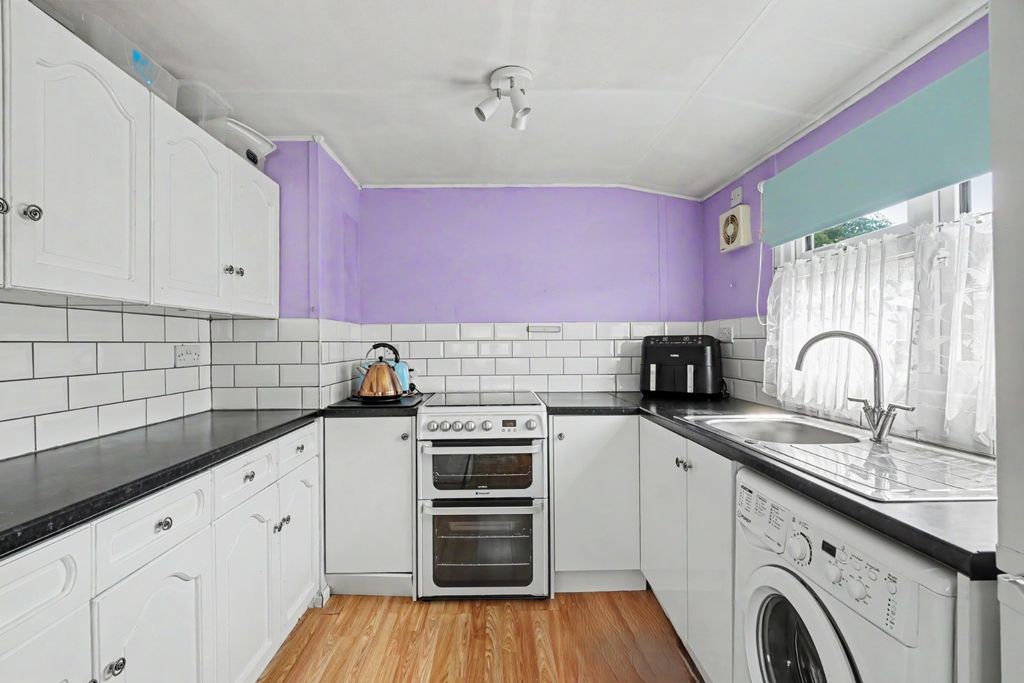 Property photo 3 of 16 4683739