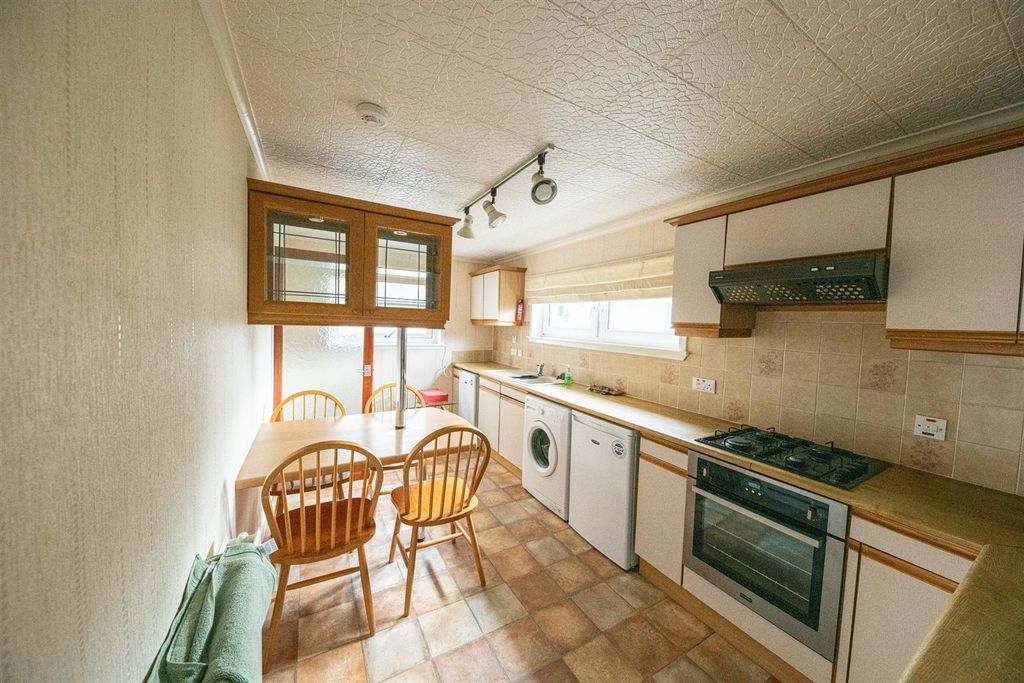 Property photo 2 of 27