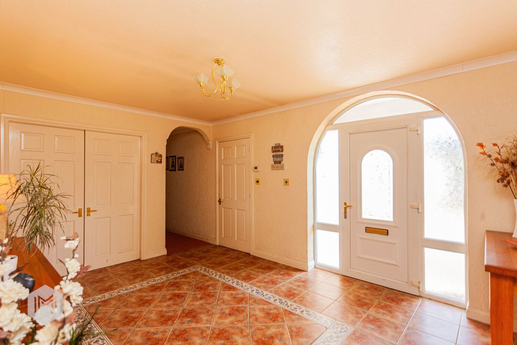 Property photo 2 of 37 Picture No. 10