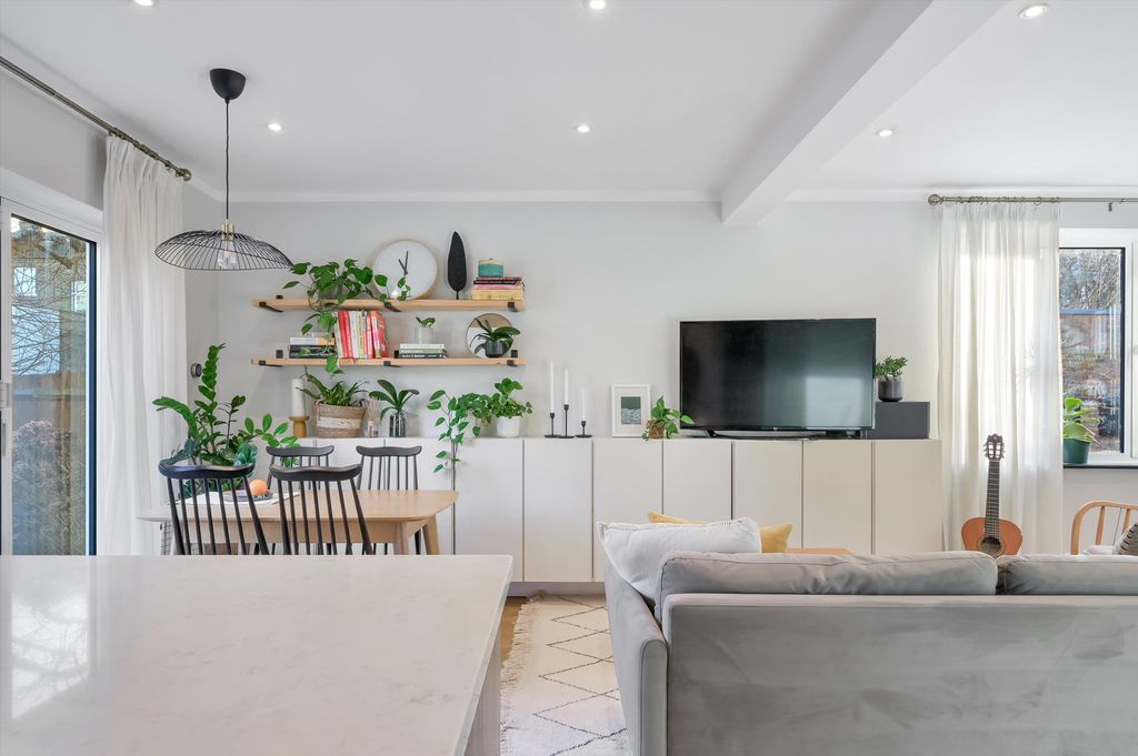 Property photo 3 of 20 Image