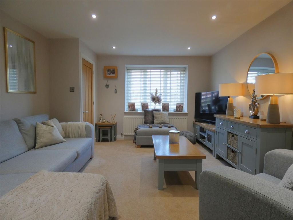 Property photo 2 of 12 P1180047.Jpg