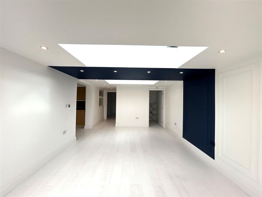 Property photo 3 of 26 Image