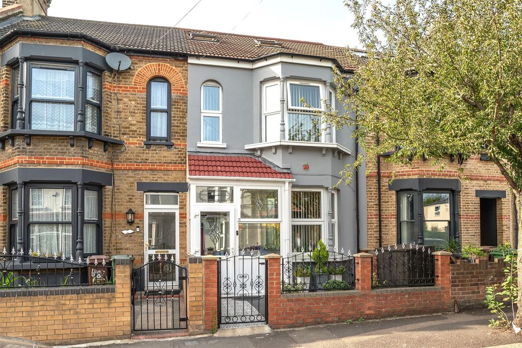 Property photo 1 of 30