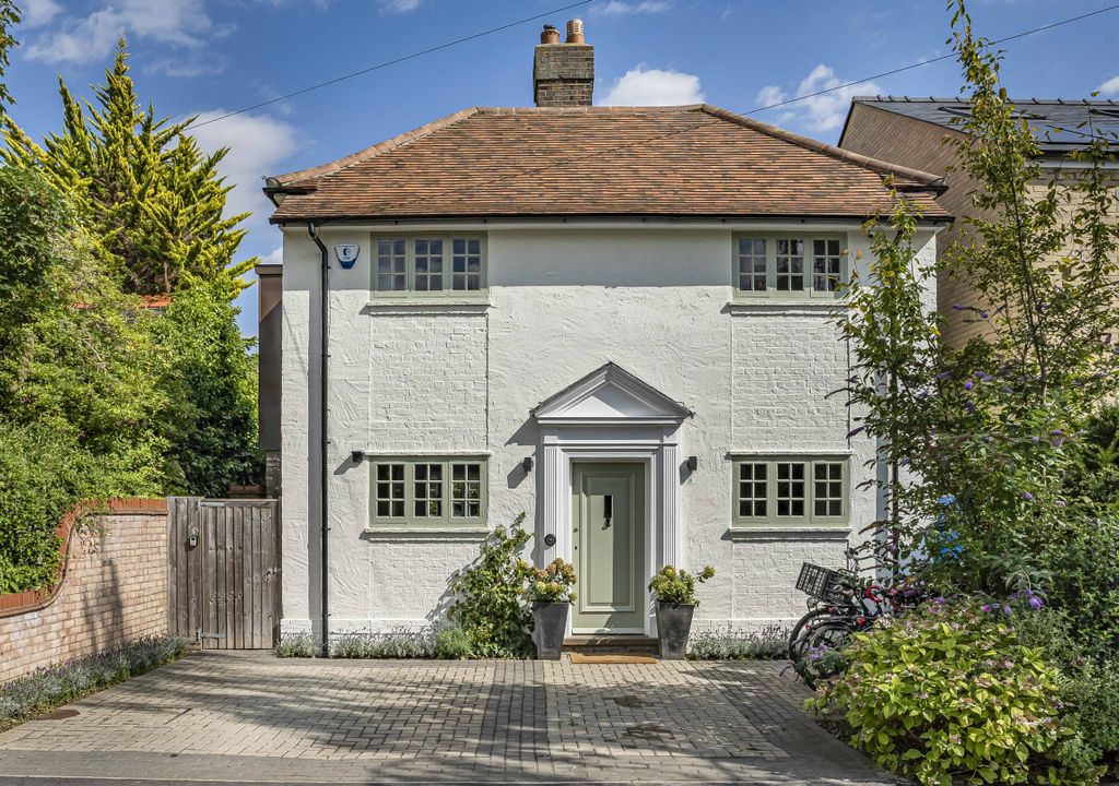 Property photo 1 of 19 Frontelevation